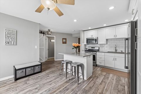 Tiny photo for 20 Oak Tree Court #20, Elmhurst, IL 60126 (MLS # 12599831)