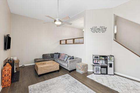 Tiny photo for 20 Oak Tree Court #20, Elmhurst, IL 60126 (MLS # 12599831)