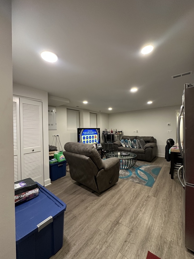 2329 W MONROE Street LW