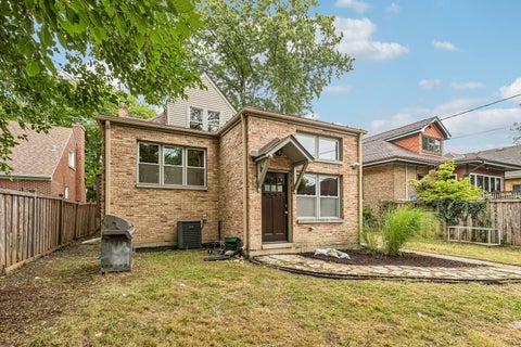 Tiny photo for 1225 N Grove Avenue, Oak Park, IL 60302 (MLS # 12752834)