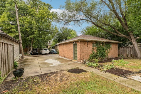 Tiny photo for 1225 N Grove Avenue, Oak Park, IL 60302 (MLS # 12752834)