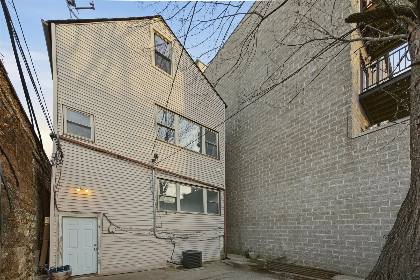 4140 N Western Avenue