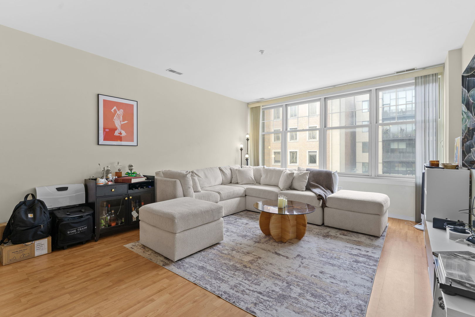 125 N Euclid Avenue 305