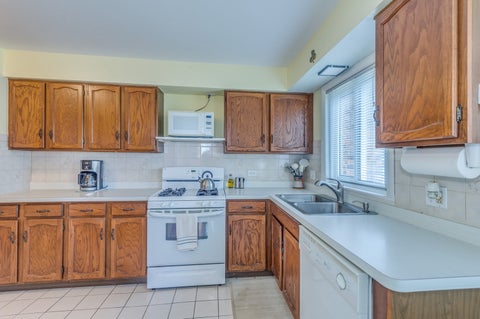Tiny photo for 7236 Cottonwood Court #B, Willowbrook, IL 60527 (MLS # 12742019)