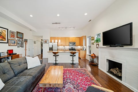 Tiny photo for 6701 N Bosworth Avenue #3, Chicago, IL 60626 (MLS # 12761913)