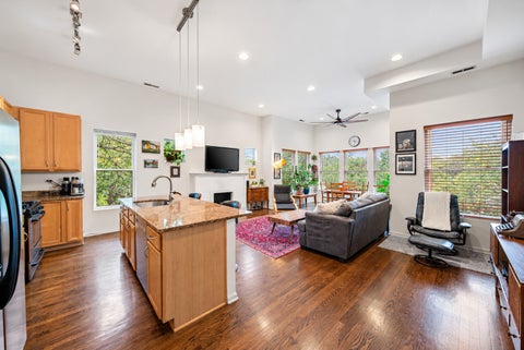 Tiny photo for 6701 N Bosworth Avenue #3, Chicago, IL 60626 (MLS # 12761913)