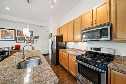 Tiny photo for 6701 N Bosworth Avenue #3, Chicago, IL 60626 (MLS # 12761913)