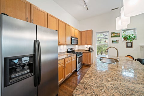 Tiny photo for 6701 N Bosworth Avenue #3, Chicago, IL 60626 (MLS # 12761913)