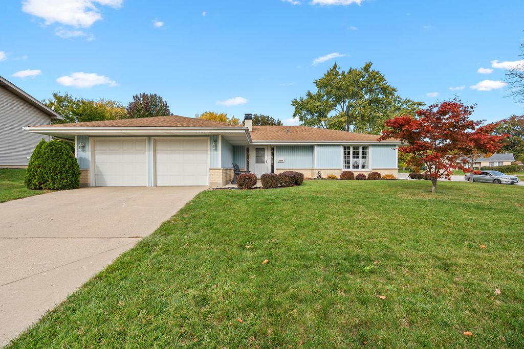 Photo for 1310 Blair Lane, Hoffman Estates, IL 60169 (MLS # 12503567)