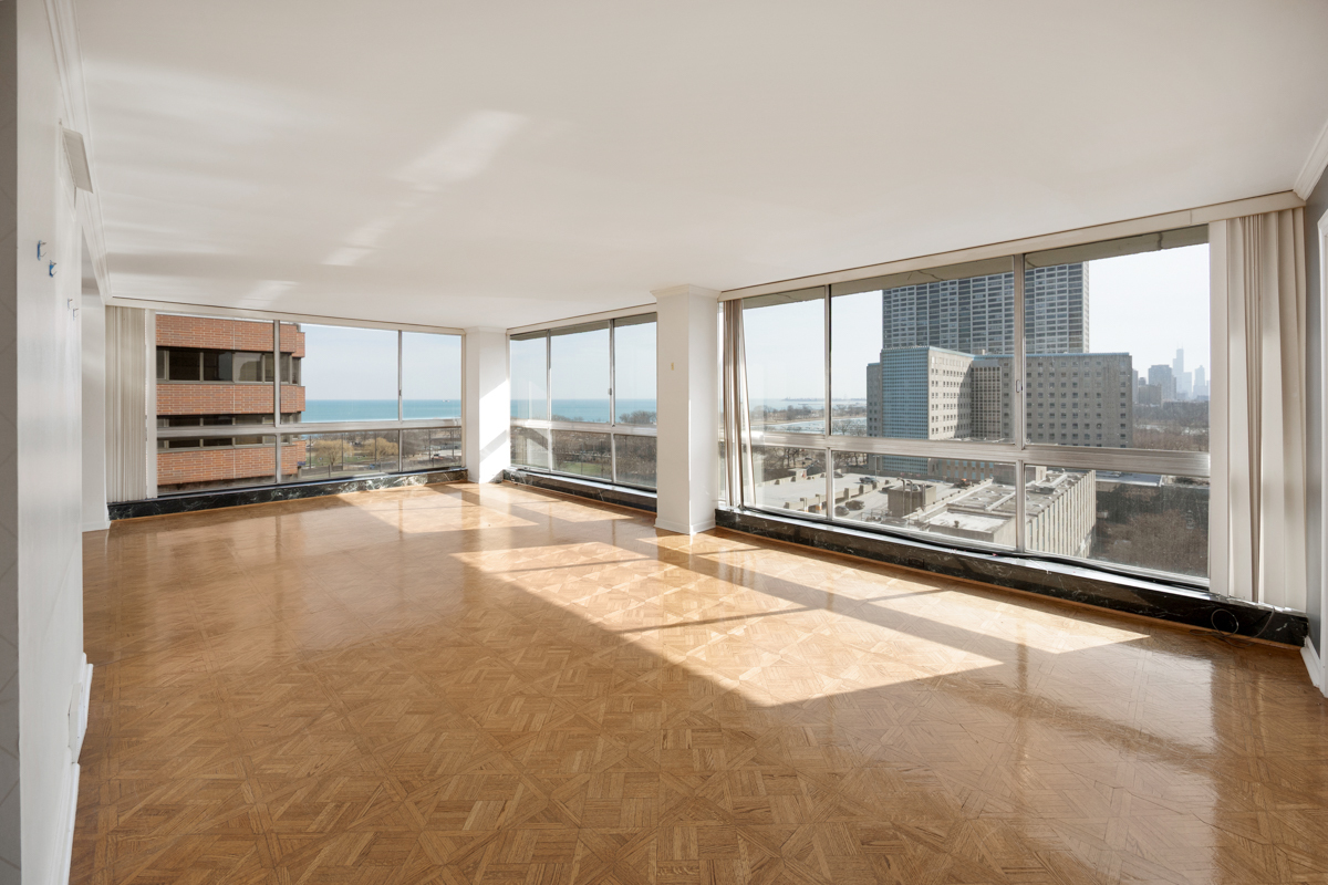 320 W OAKDALE Avenue 1301-1302