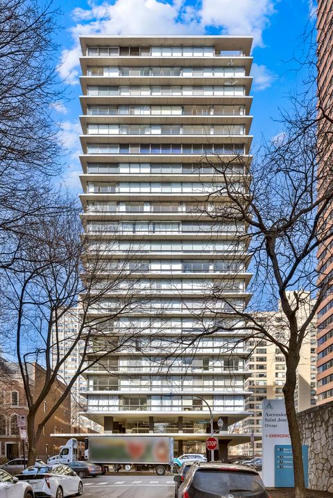 320 W OAKDALE Avenue 1301-1302 Chicago IL 60657