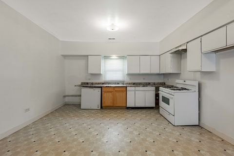 Tiny photo for 832 E 153 Street, Phoenix, IL 60426 (MLS # 12614473)