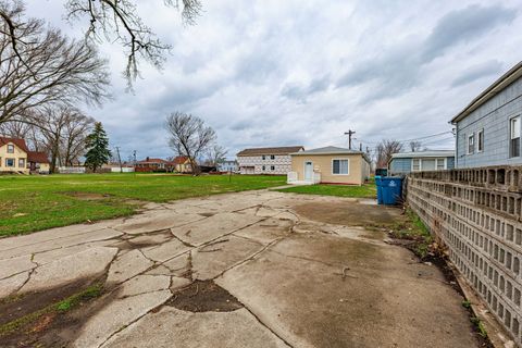 Tiny photo for 832 E 153 Street, Phoenix, IL 60426 (MLS # 12614473)