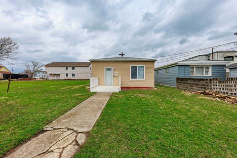 Tiny photo for 832 E 153 Street, Phoenix, IL 60426 (MLS # 12614473)