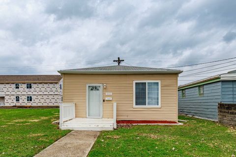 Photo of 832 E 153 Street, Phoenix, IL 60426 (MLS # 12614473)