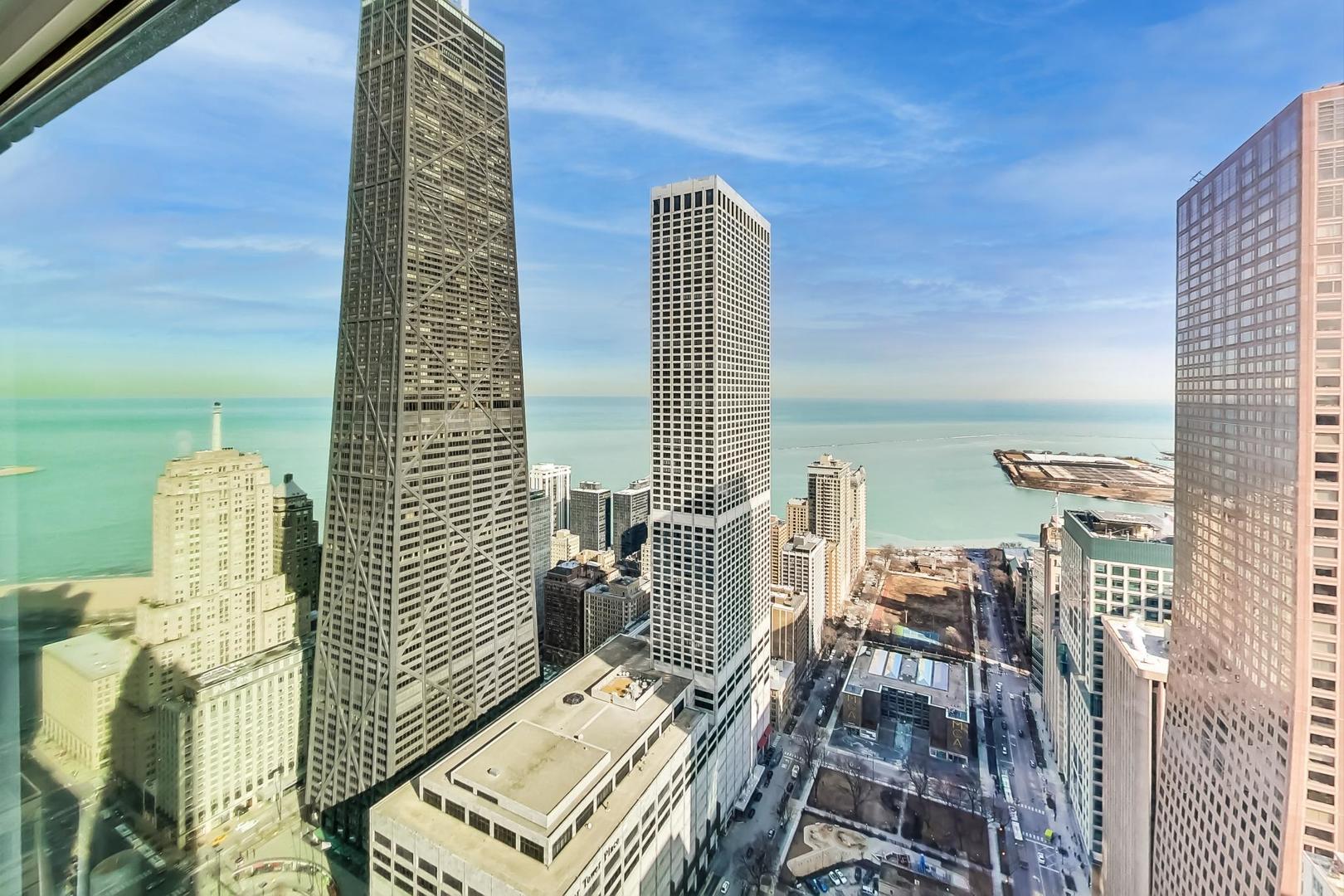 800 N Michigan Avenue 5201