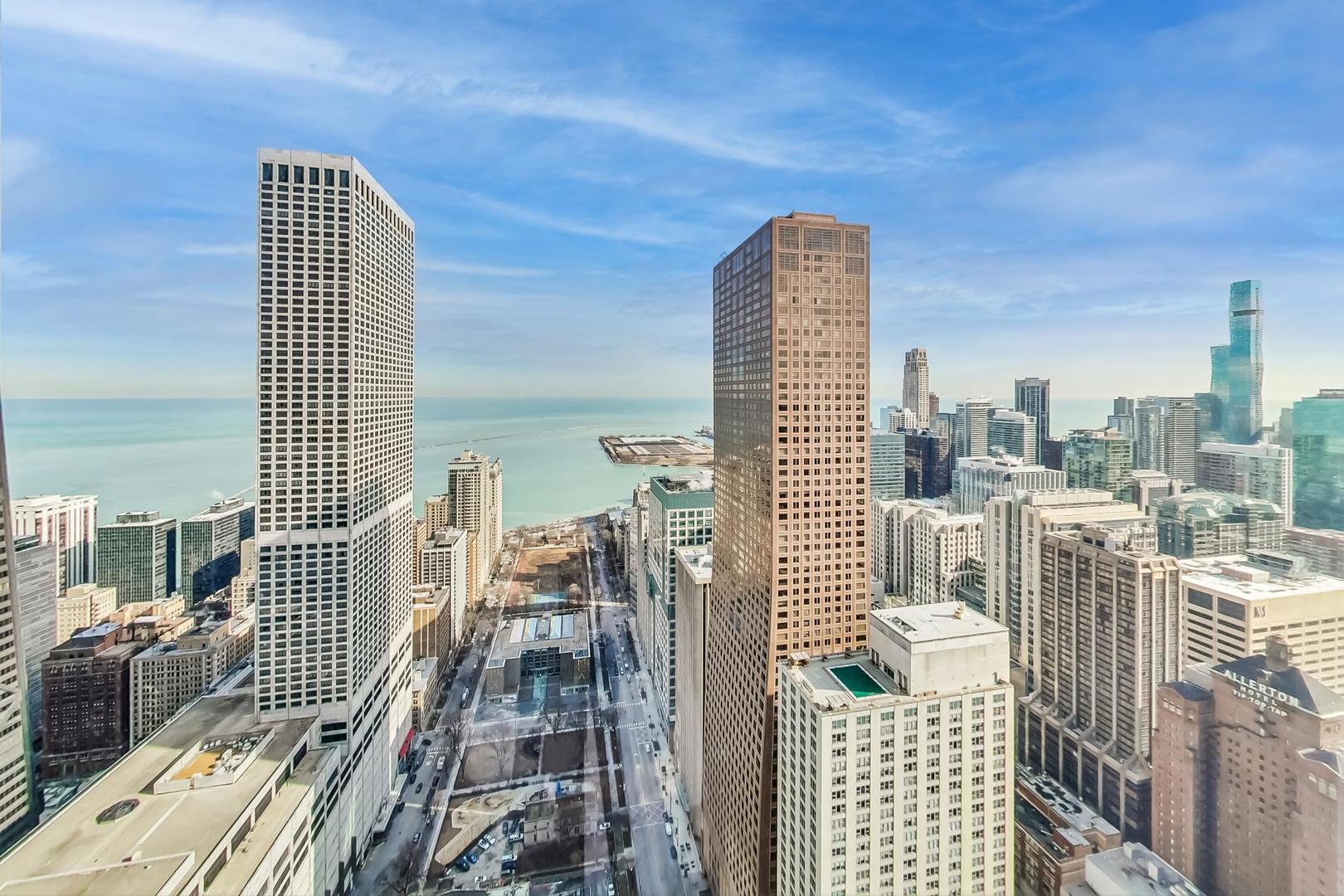 800 N Michigan Avenue 5201