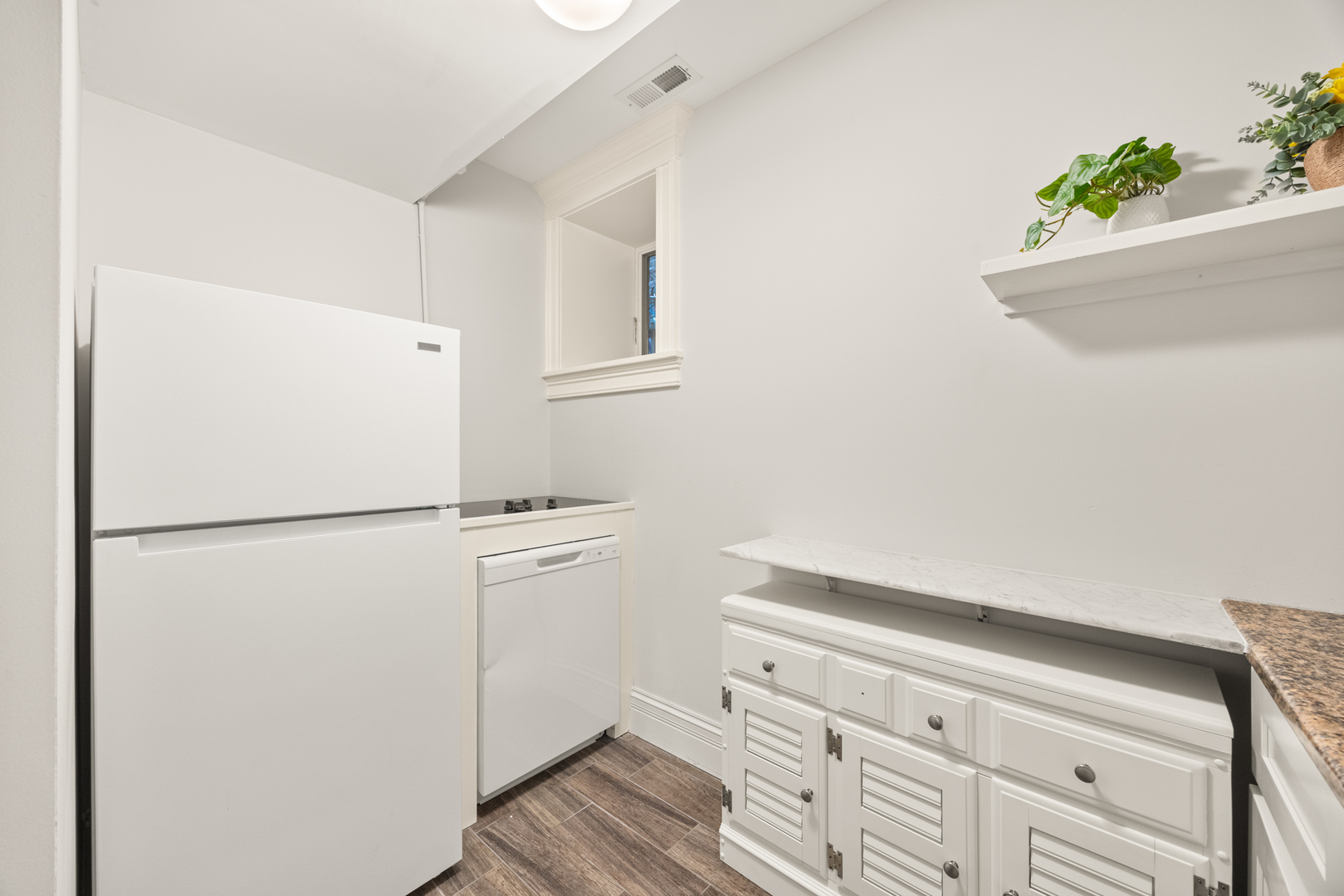 1920 N Lincoln Park W G