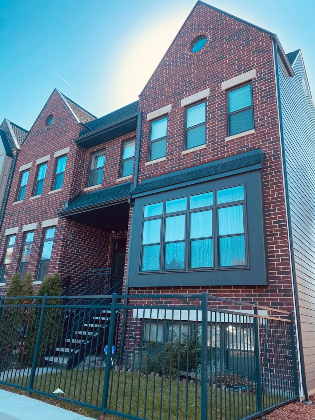 Photo for 1015 E 43rd Street, Chicago, IL 60653 (MLS # 12481147)