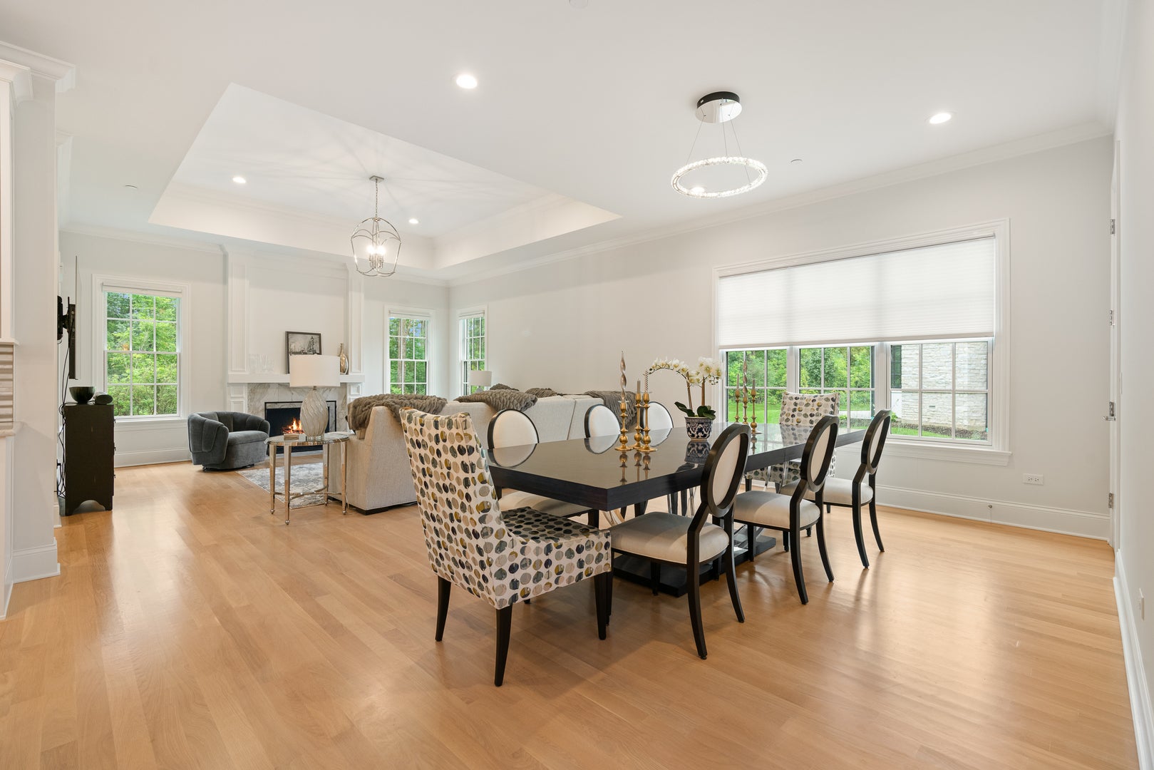 1945 Amberley Court