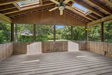 Tiny photo for 6 Linden Avenue, Buffalo Grove, IL 60089 (MLS # 12668084)