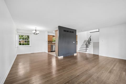 Tiny photo for 6 Linden Avenue, Buffalo Grove, IL 60089 (MLS # 12668084)