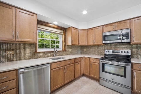 Tiny photo for 6 Linden Avenue, Buffalo Grove, IL 60089 (MLS # 12668084)