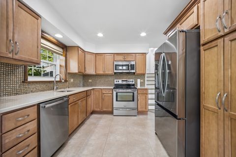 Tiny photo for 6 Linden Avenue, Buffalo Grove, IL 60089 (MLS # 12668084)