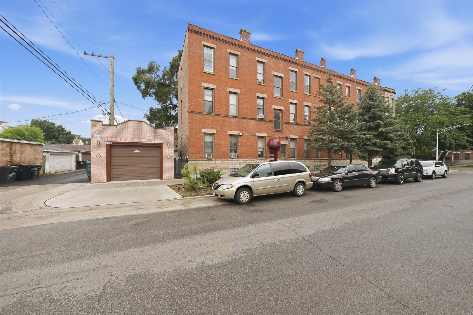 2701 S Saint Louis Avenue