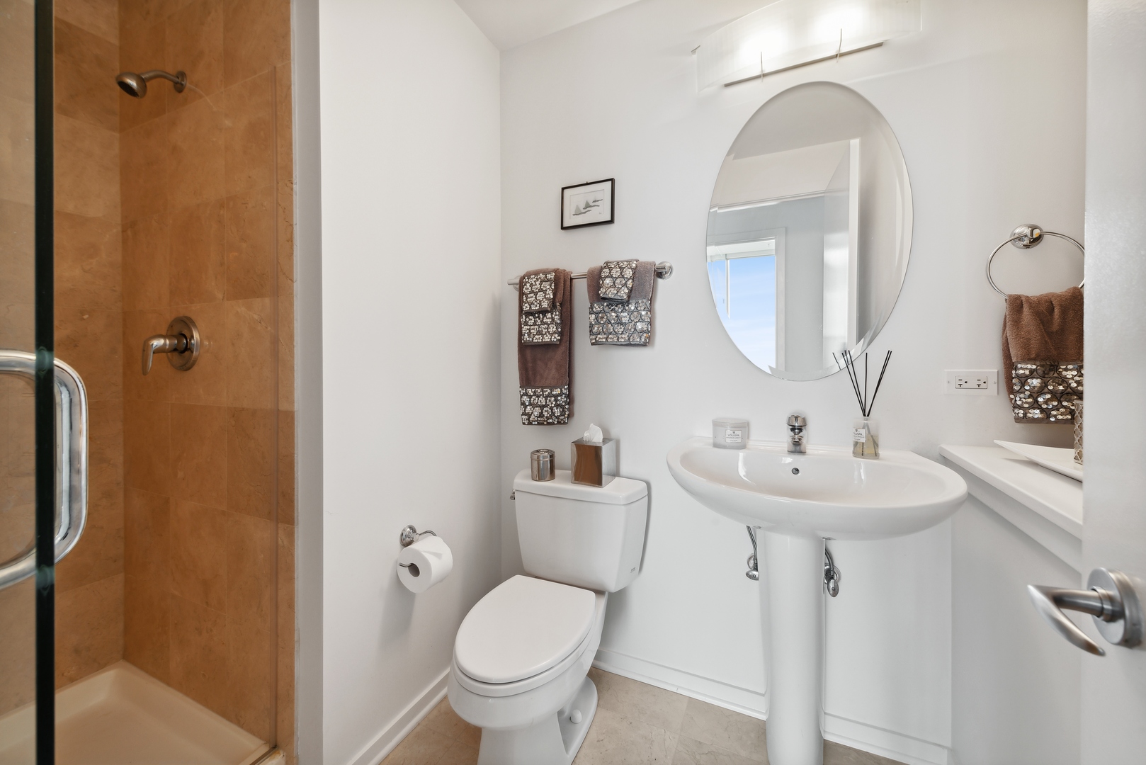 Chicago, Illinois 60654, United States, 2 Bedrooms Bedrooms, ,2 BathroomsBathrooms,Residential,Active,219948