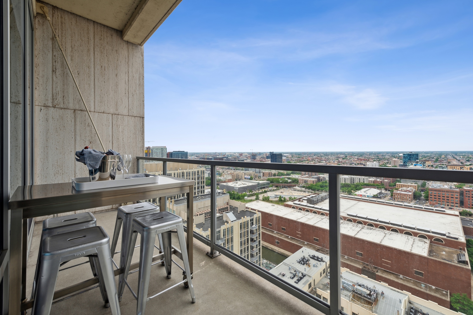 Chicago, Illinois 60654, United States, 2 Bedrooms Bedrooms, ,2 BathroomsBathrooms,Residential,Active,219948