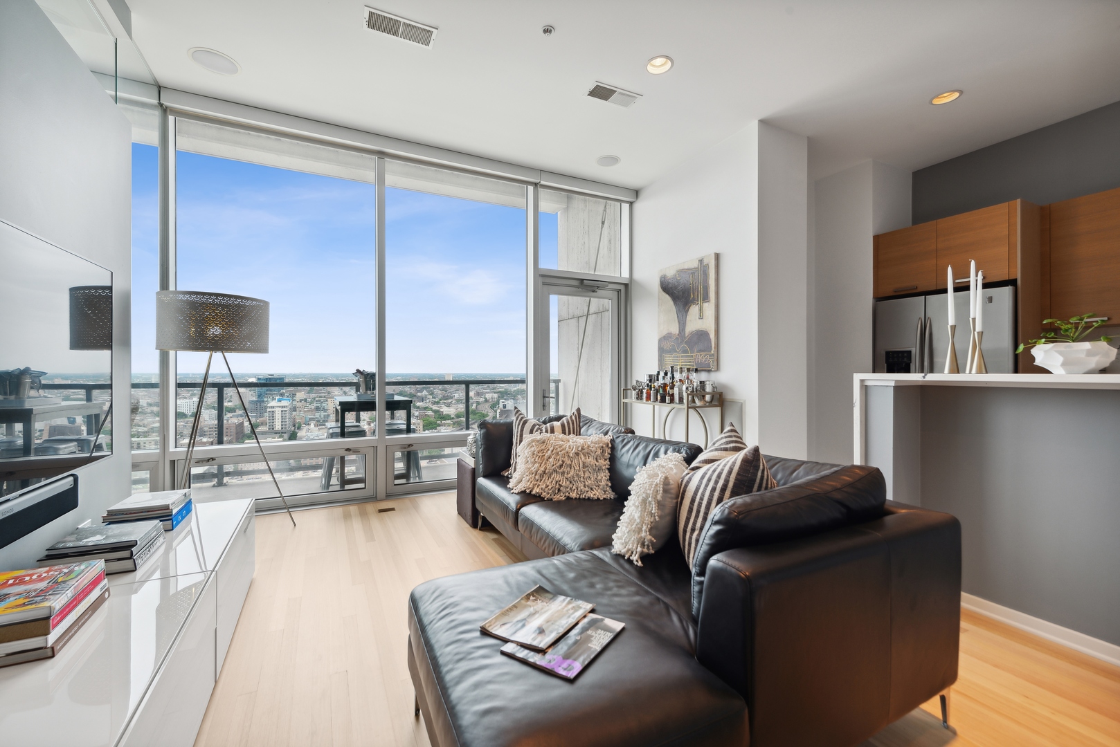 500 W SUPERIOR Street 2201