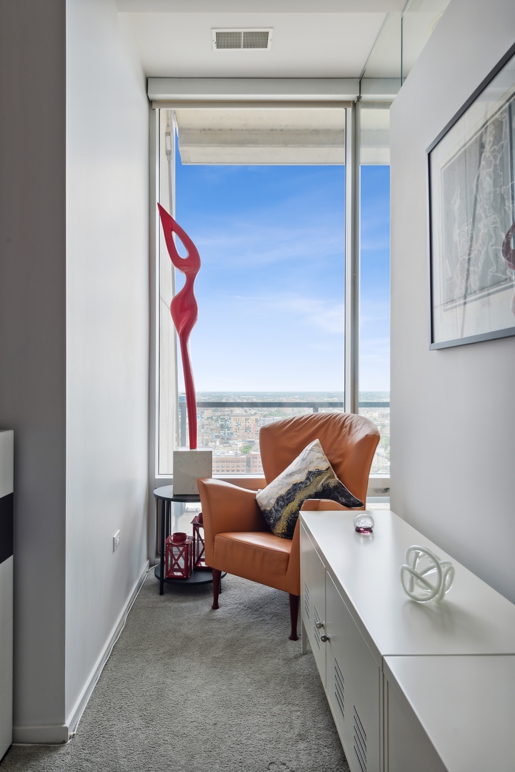 Chicago, Illinois 60654, United States, 2 Bedrooms Bedrooms, ,2 BathroomsBathrooms,Residential,Active,219948