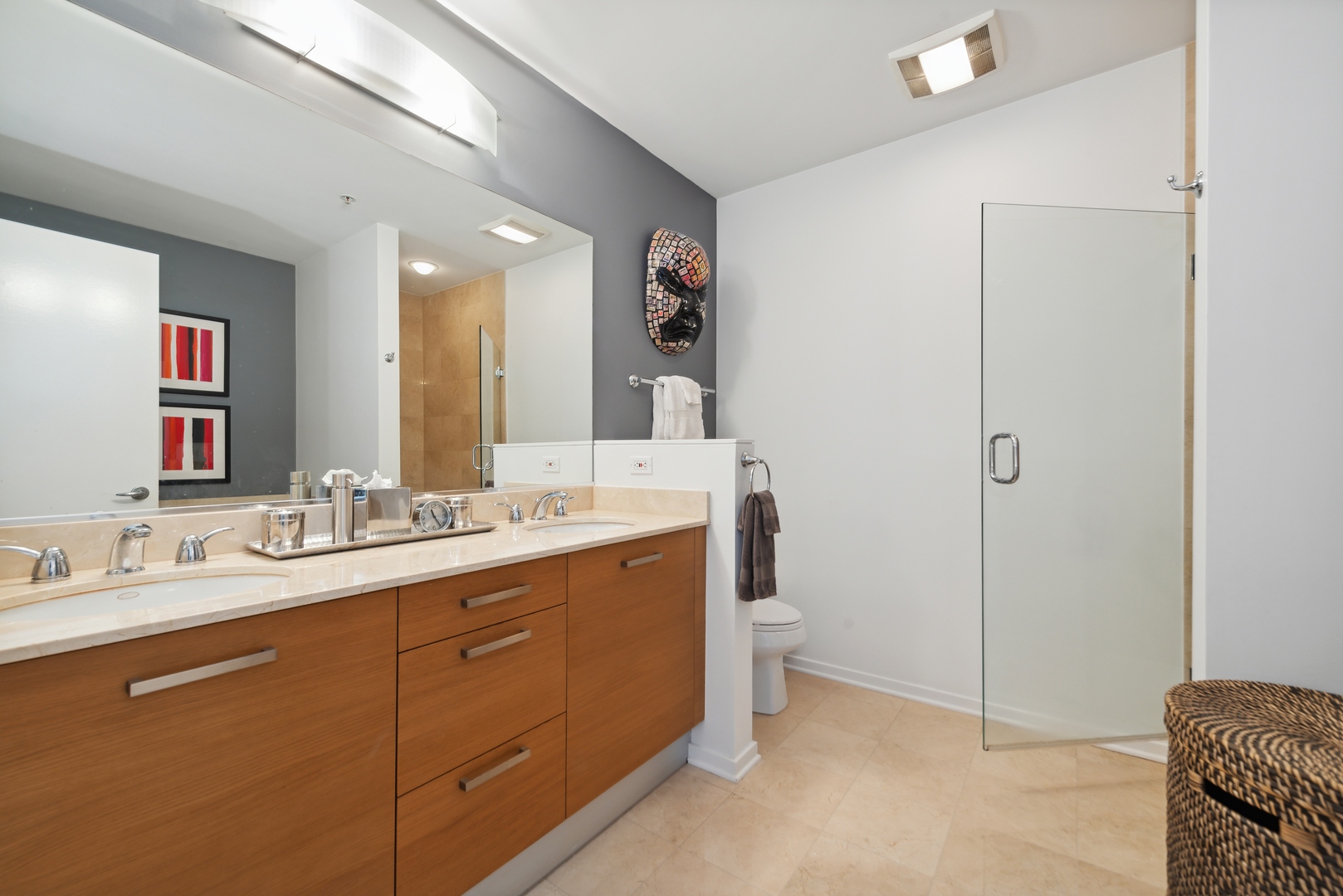 Chicago, Illinois 60654, United States, 2 Bedrooms Bedrooms, ,2 BathroomsBathrooms,Residential,Active,219948