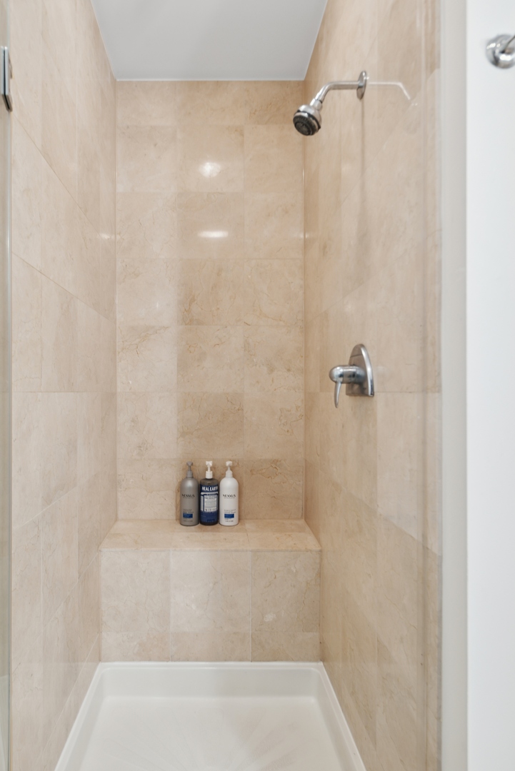 Chicago, Illinois 60654, United States, 2 Bedrooms Bedrooms, ,2 BathroomsBathrooms,Residential,Active,219948