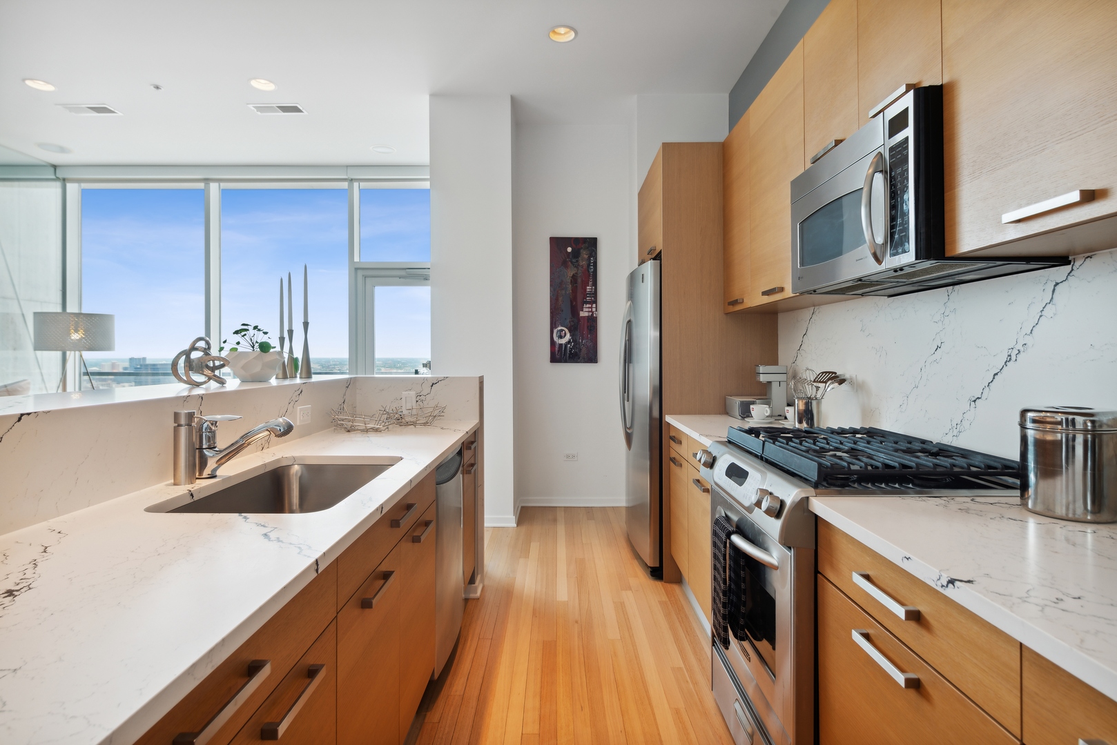 Chicago, Illinois 60654, United States, 2 Bedrooms Bedrooms, ,2 BathroomsBathrooms,Residential,Active,219948