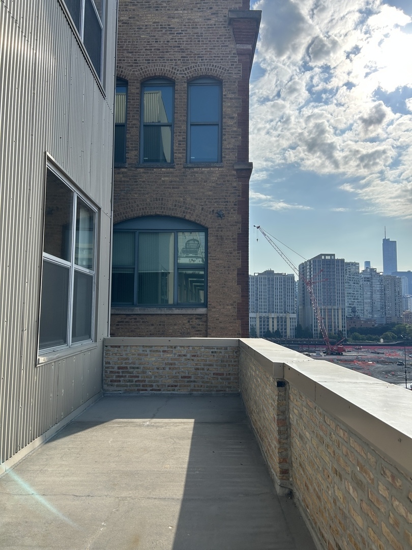 824 W Superior Street 501