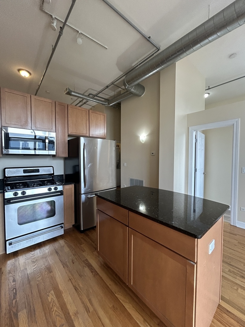 824 W Superior Street 501