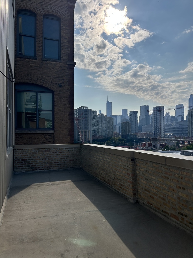 824 W Superior Street 501