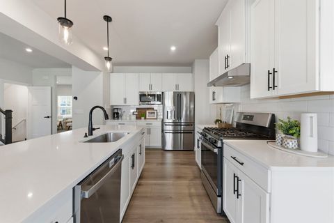 Tiny photo for 319 Atkinson Drive, Sugar Grove, IL 60554 (MLS # 12613273)