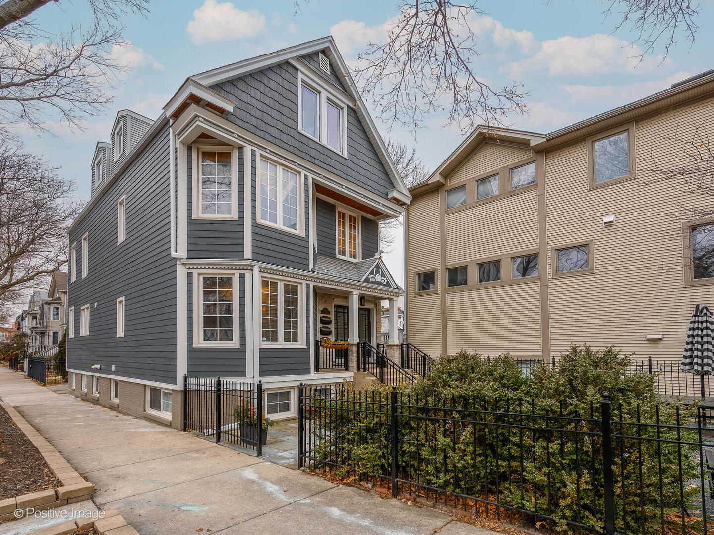 3034 N Greenview Avenue