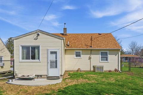 Tiny photo for 1507 W 38th Street, Davenport, IA 52806 (MLS # 12615466)