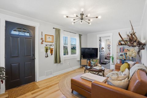 Tiny photo for 1507 W 38th Street, Davenport, IA 52806 (MLS # 12615466)