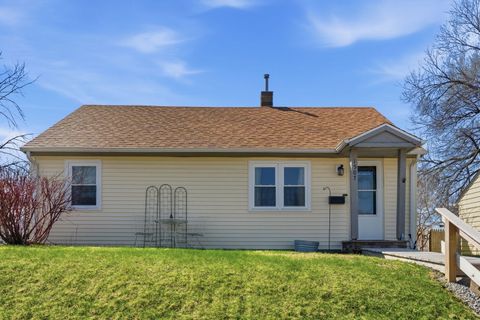 Tiny photo for 1507 W 38th Street, Davenport, IA 52806 (MLS # 12615466)