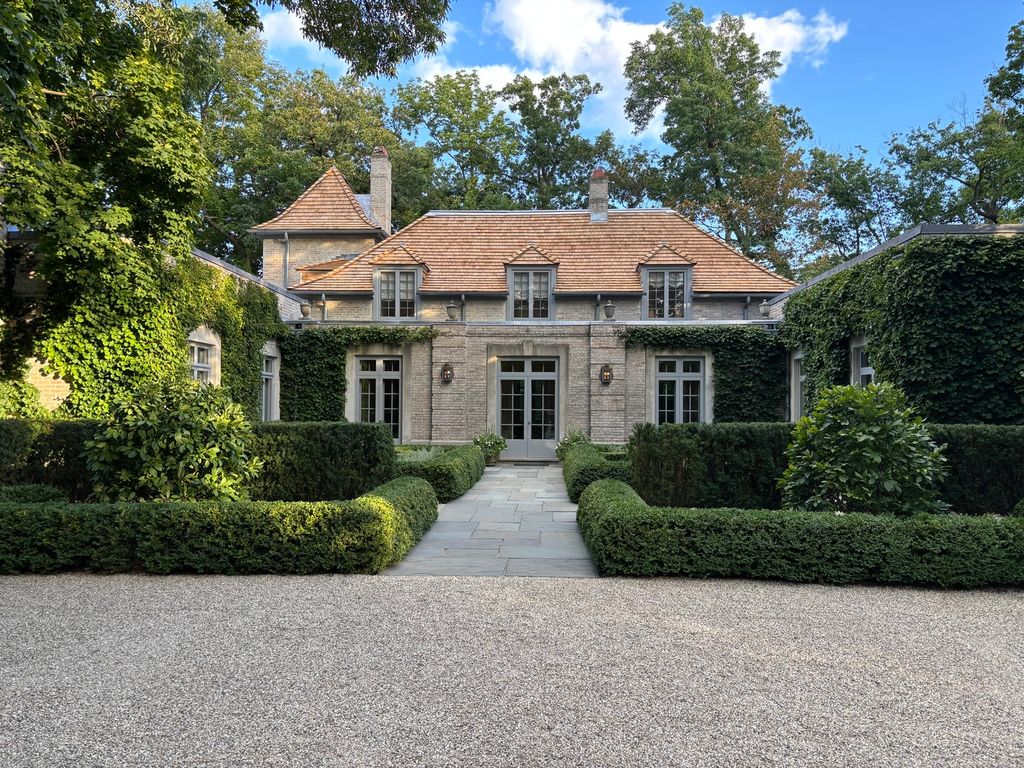 Photo for 131 Moffett Road, Lake Bluff, IL 60044 (MLS # 12272993)