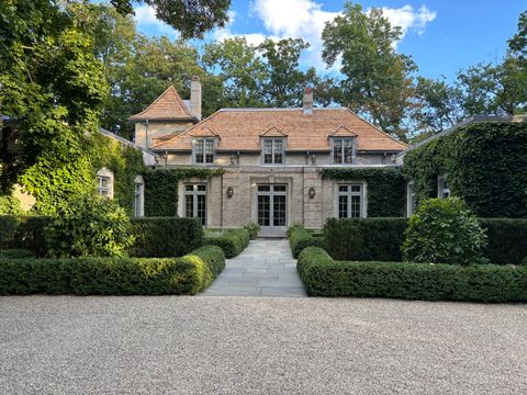 131 Moffett Road Lake Bluff IL 60044