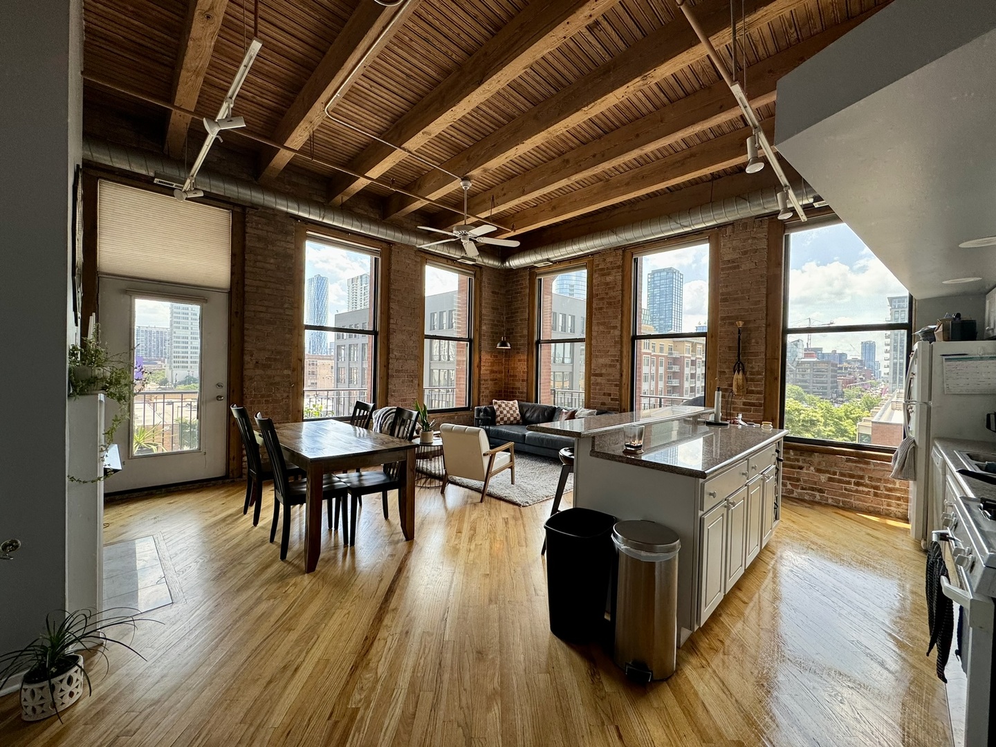 616 W Fulton Street 411