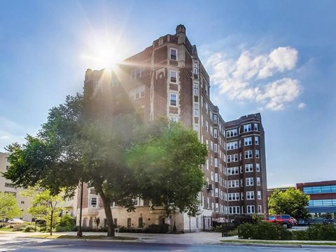 6342 N Sheridan Road 5B Chicago IL 60660