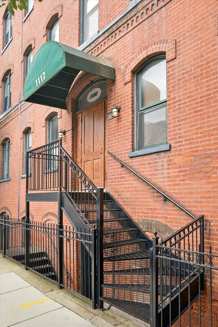 1117 W Fry Street 5