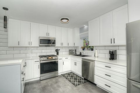 Tiny photo for 284 E Jefferson Street, Bensenville, IL 60106 (MLS # 12503603)